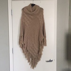 “One size fits most” women’s tan poncho